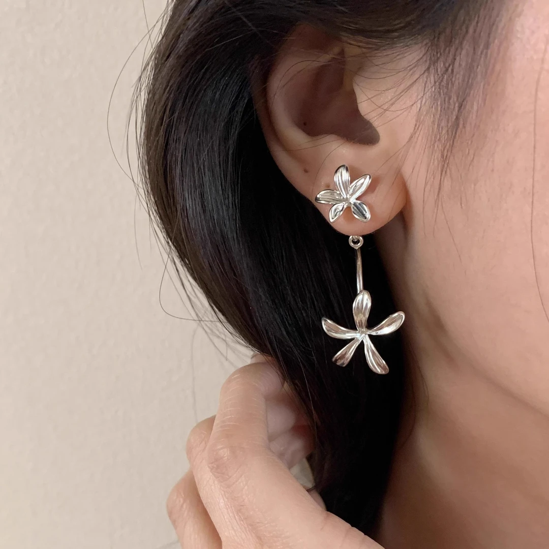 设计感小众立体栀子花高级感2025新款鸢尾花冷淡风气质花朵耳钉