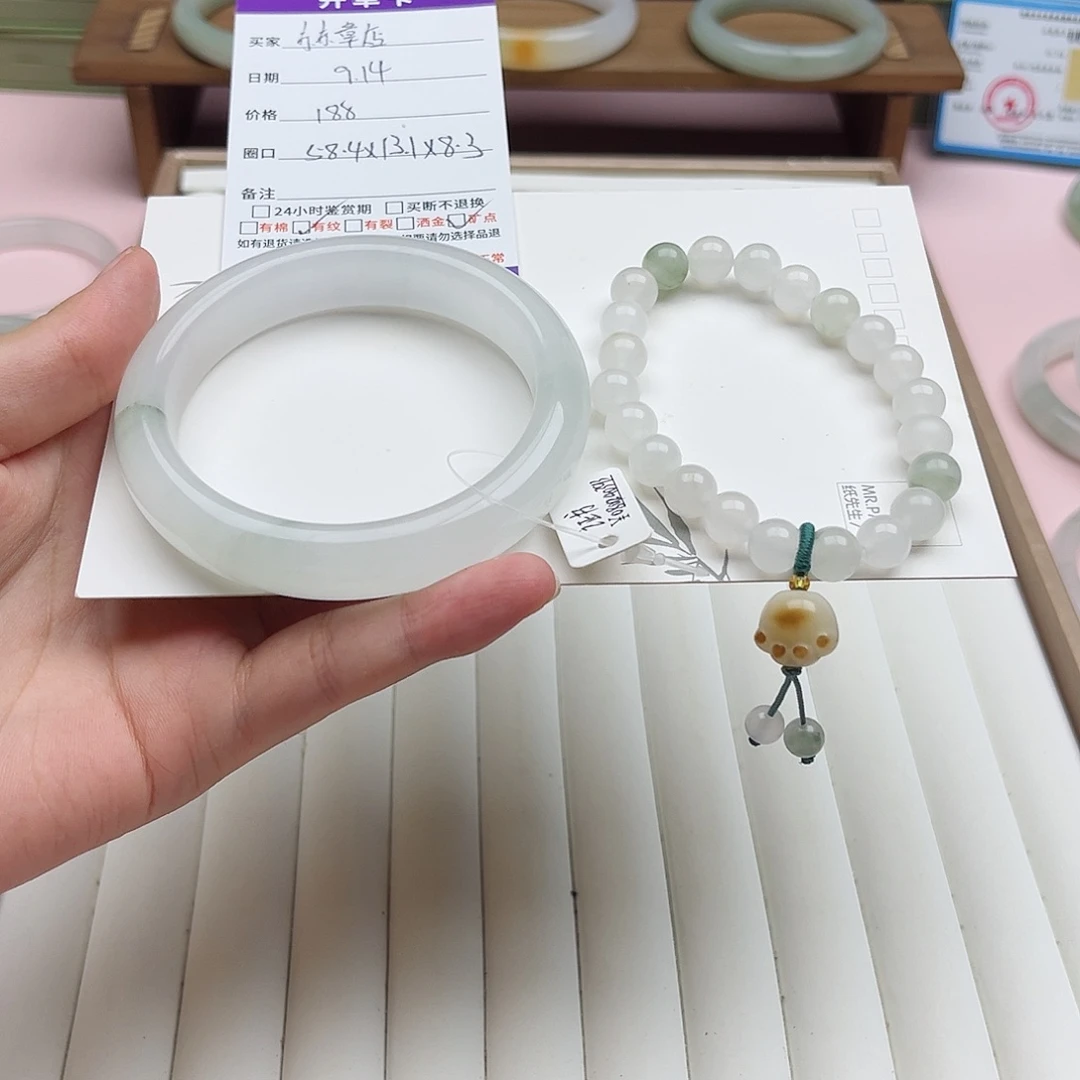 兰***)未镶嵌手镯石英质玉