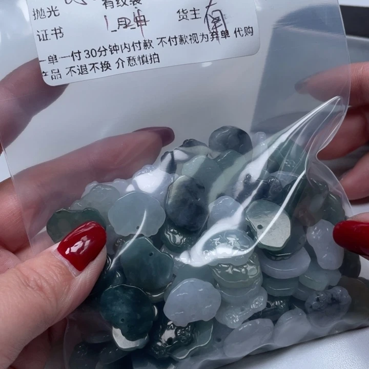 翡翠颈饰未镶嵌七*天然翡翠