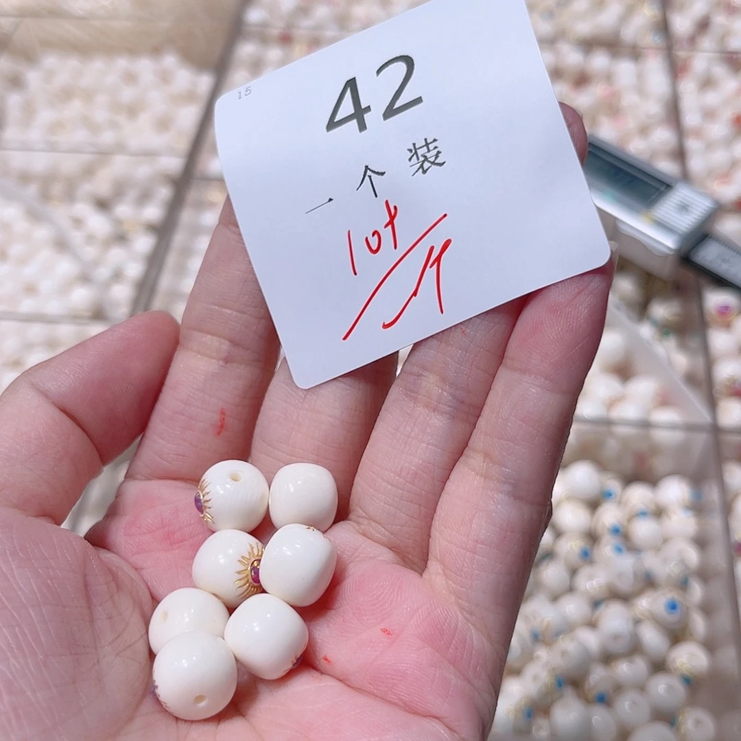 未镶嵌珠宝半成品水晶42 。