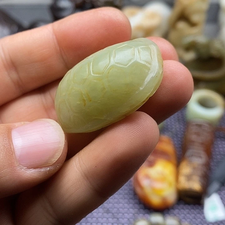 未镶嵌蛇纹石玉颈饰