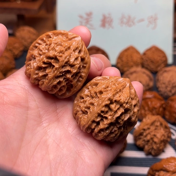 N***-文玩核桃吊坠野牛