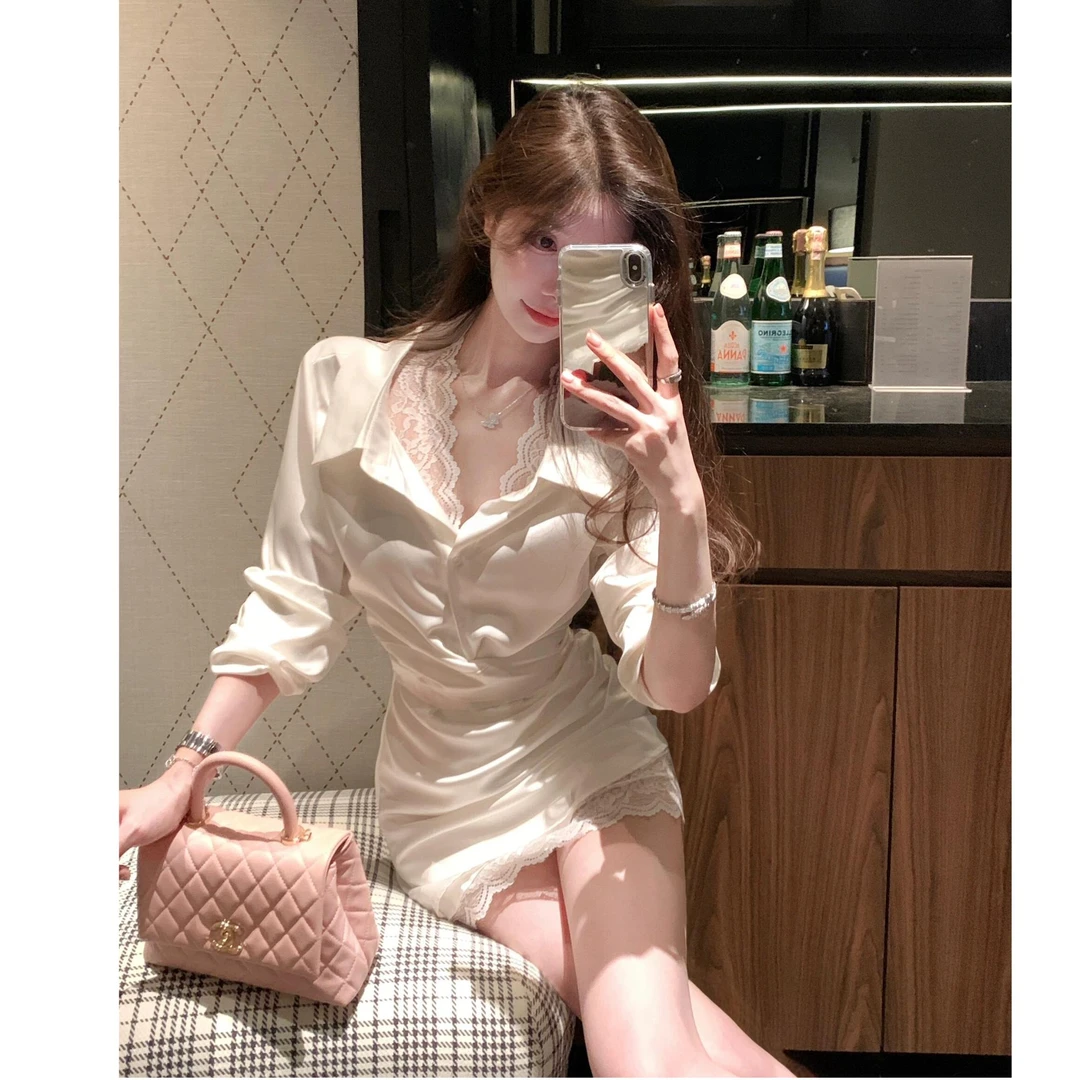 2025新款法式性感白色蕾丝衬衫缎面连衣裙女设计感收腰气质短裙子