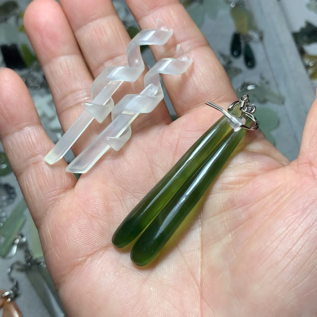 蛇纹石玉耳环未镶嵌呆*?