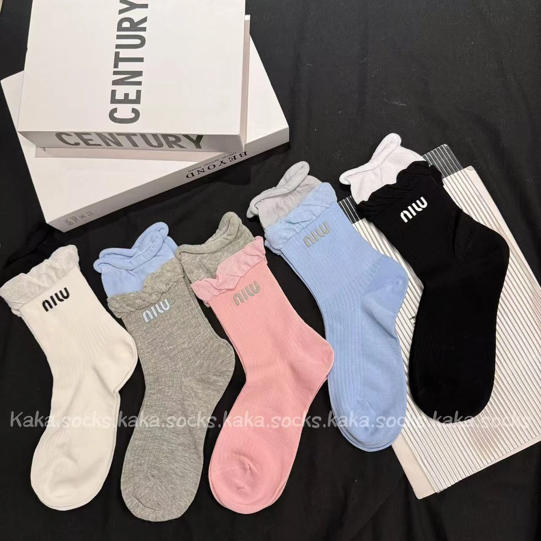 韩版春夏薄款多巴胺双螺口字母烫印卷边清新时尚百搭中筒袜