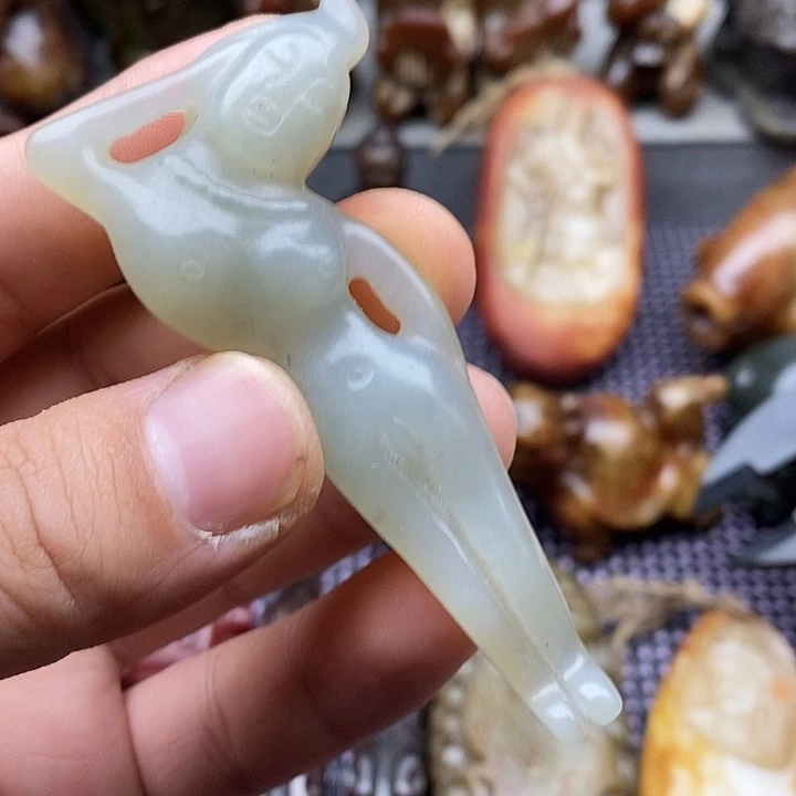 未镶嵌蛇纹石玉颈饰