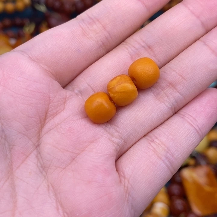 万***你未镶嵌琥珀裸石蜜蜡T