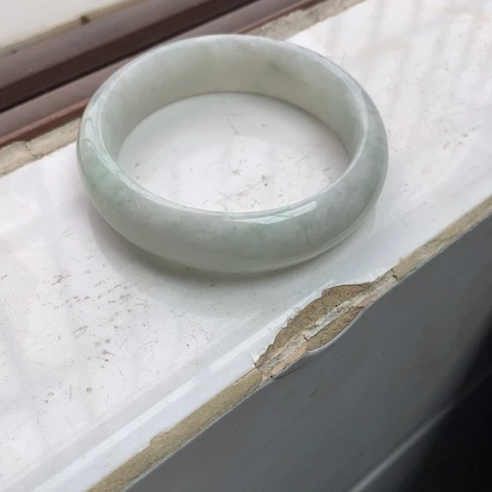 翡翠手镯未镶嵌翡翠手镯