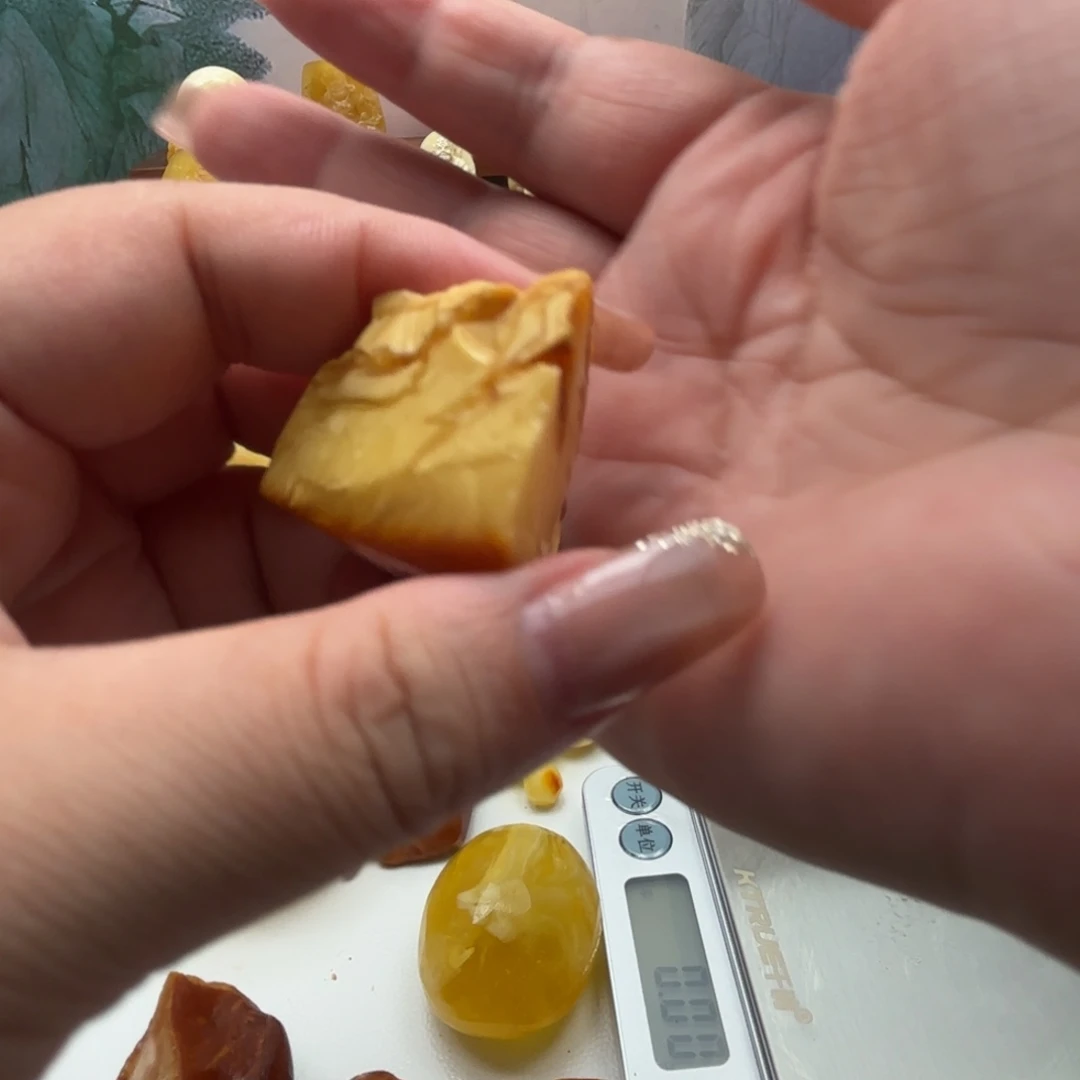 似***来定制琥珀未镶嵌蜜蜡定制不退不换
