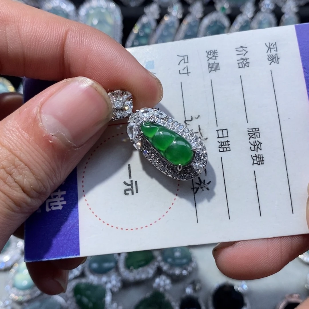 翡翠颈饰未镶嵌翡翠
