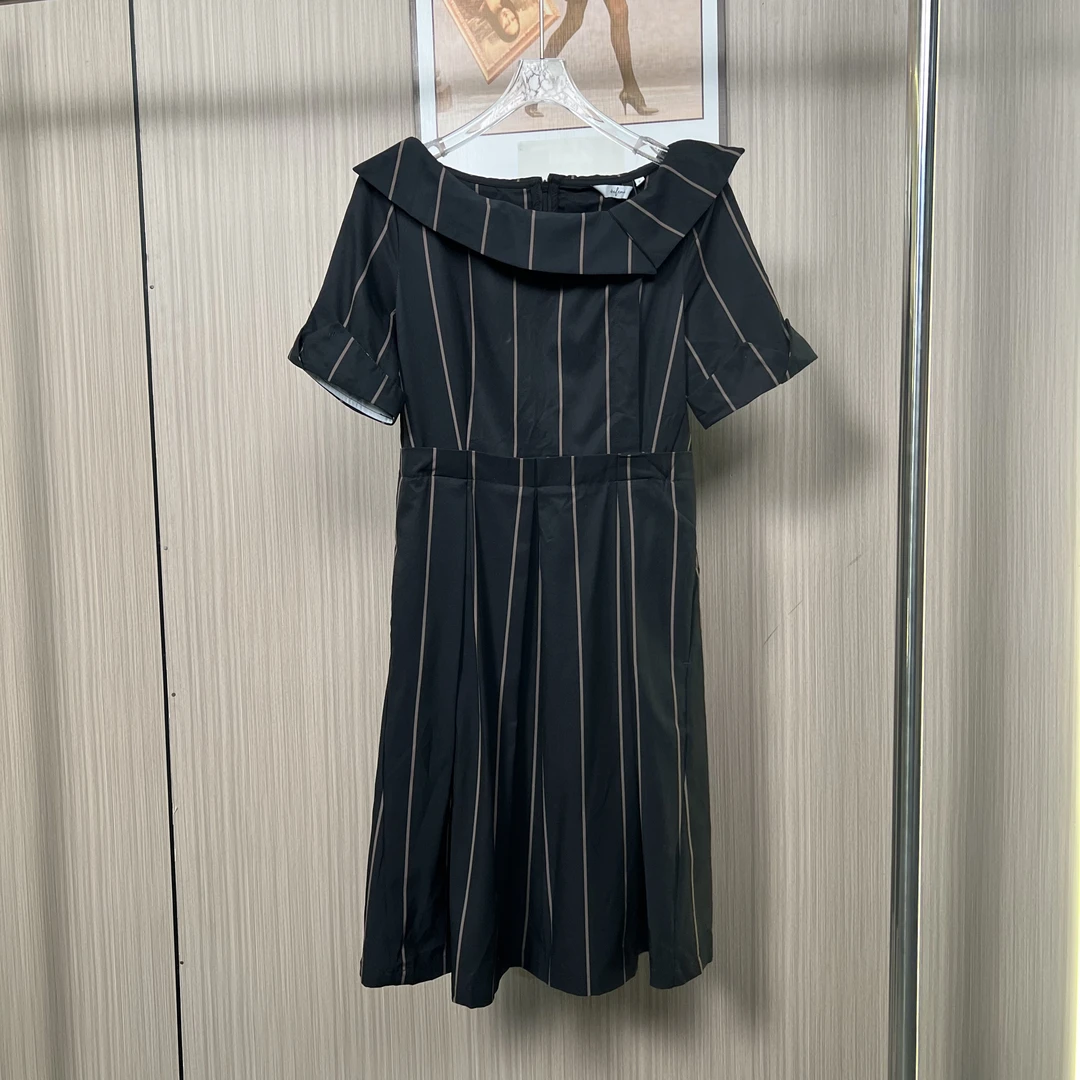 1572品牌撤柜精品女装时尚设计款一字领气质连衣裙