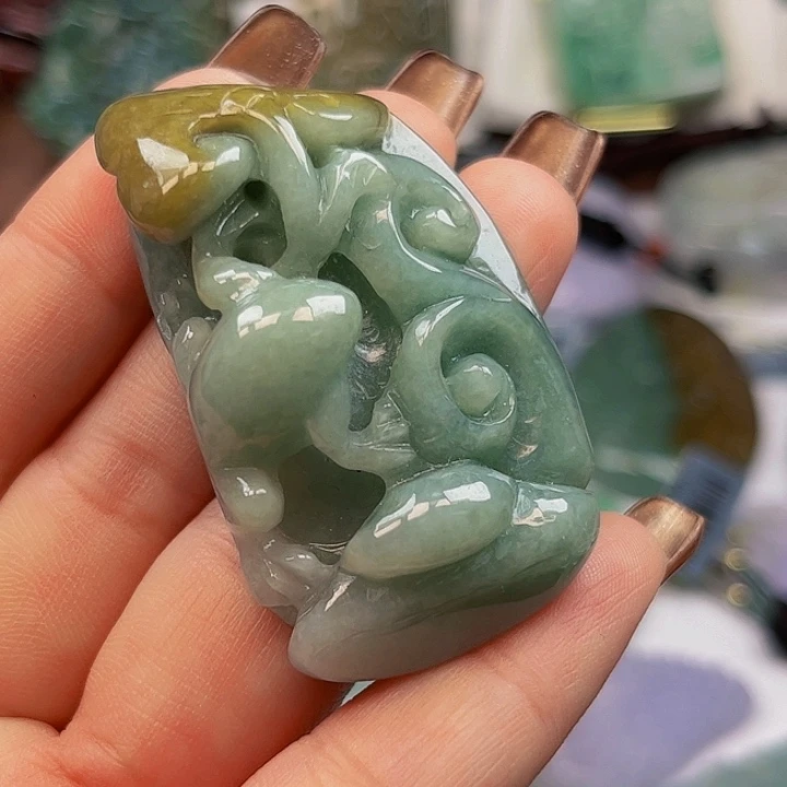 翡翠未镶嵌颈饰挂件