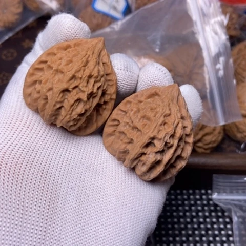 文玩核桃把件南**?野生38