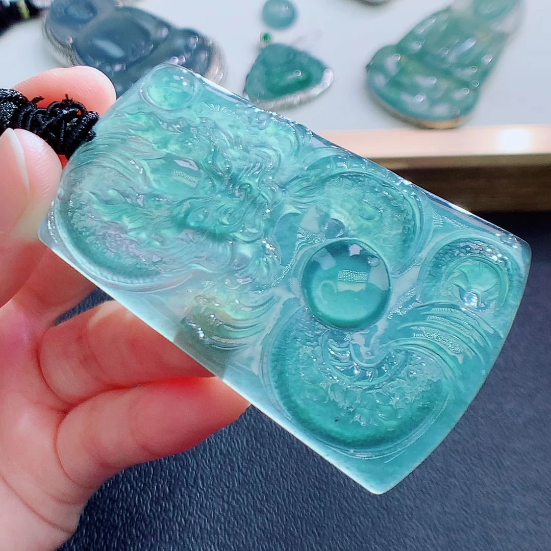 翡翠挂件未镶嵌翡翠