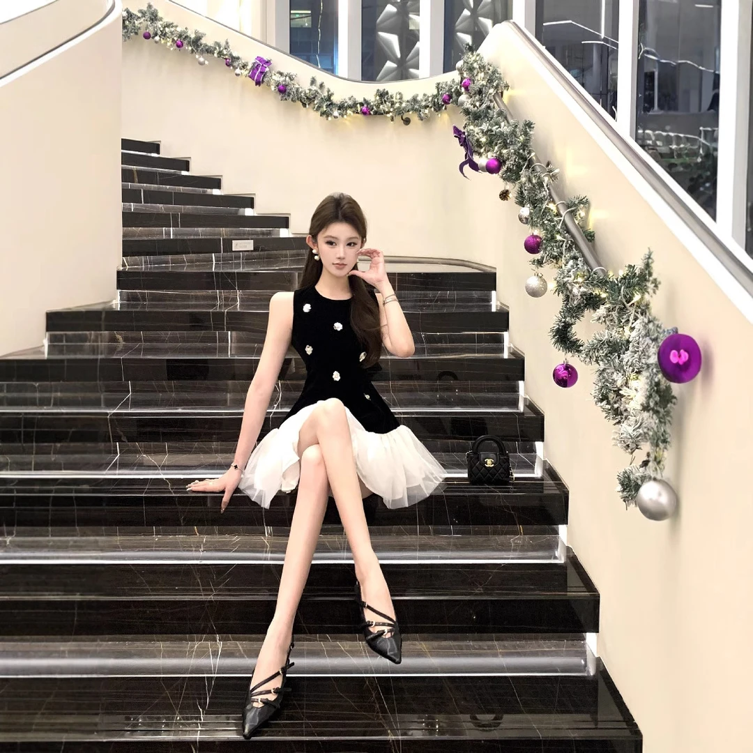 生日聚会优雅显瘦网纱设计感小黑裙立体花朵拼接高腰无袖连衣裙