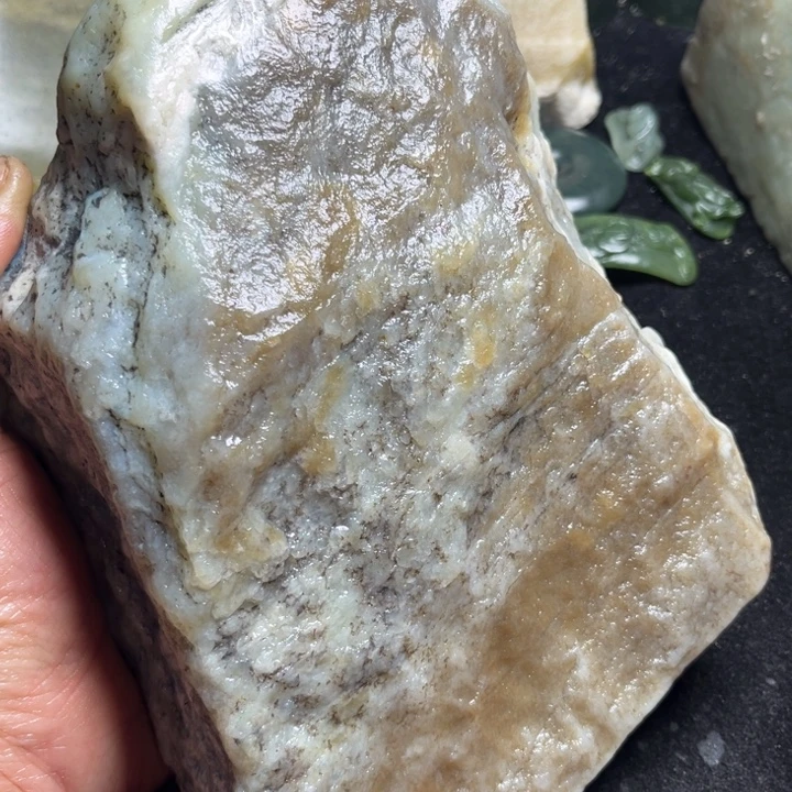 和田玉（糖玉）未镶嵌珠宝奇石