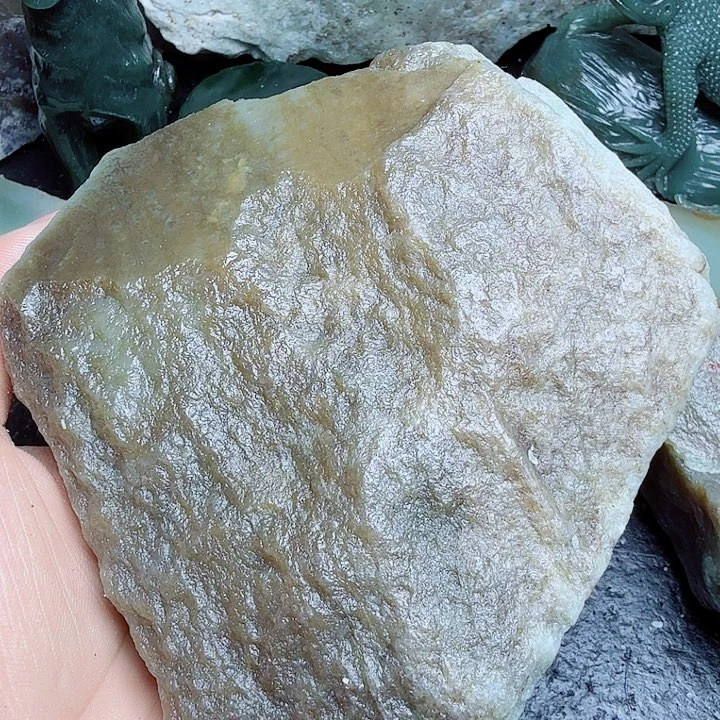 和田玉（糖玉）未镶嵌珠宝奇石