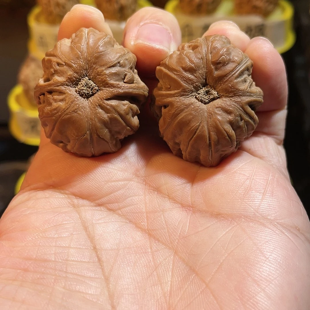 文玩核桃吊坠金钱底