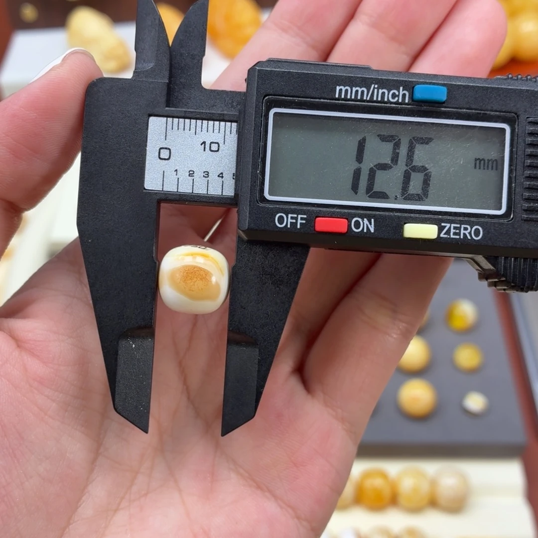 琥珀未镶嵌珠宝奇石乌料沁白眼睛老型12.6mm