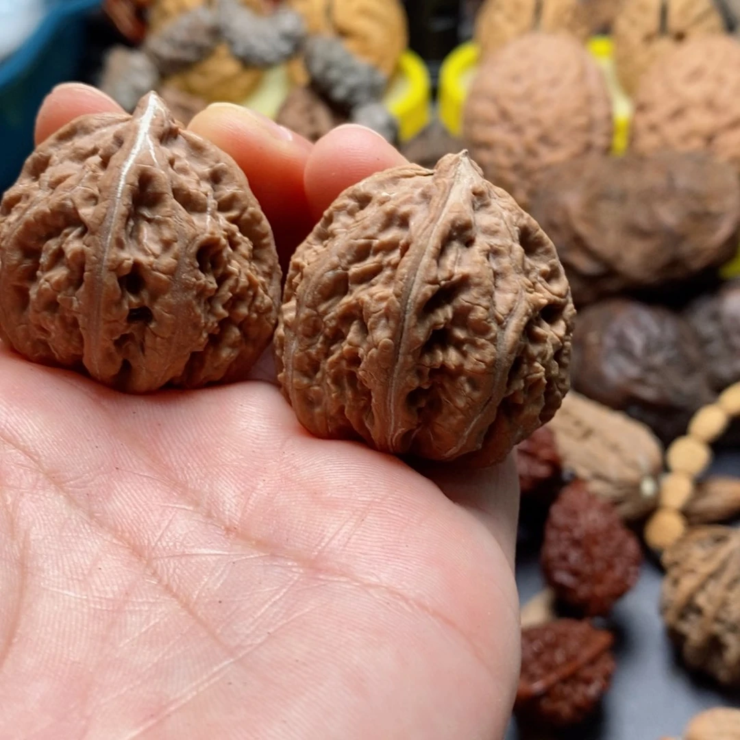 文玩核桃吊坠料****音核桃61