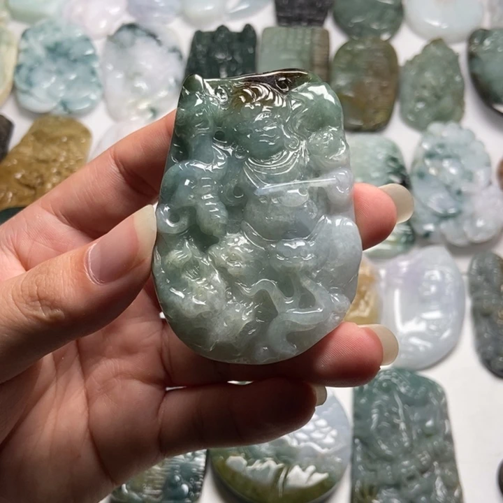 翡翠未镶嵌颈饰不动明王53