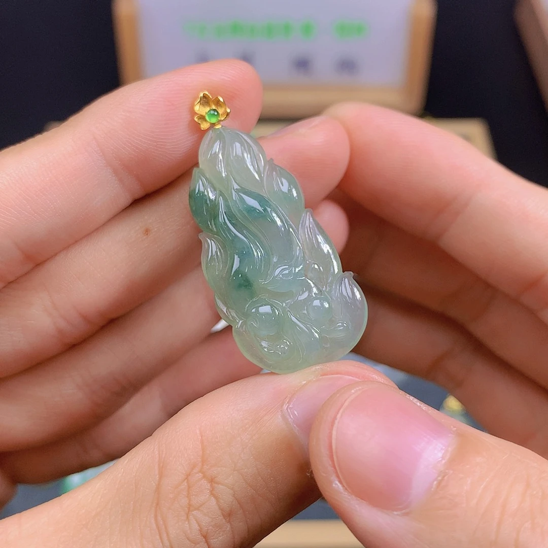翡翠18K金镶嵌颈饰翡翠