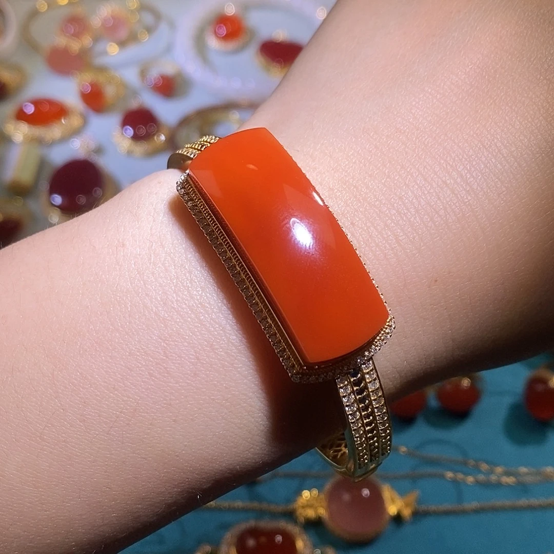 南红玛瑙18K金镶嵌手镯（开口镯）