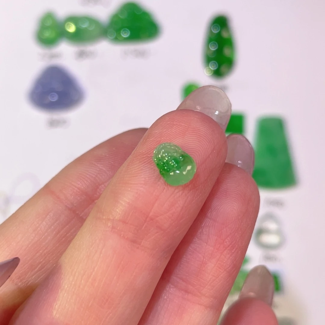 翡翠未镶嵌颈饰裸石