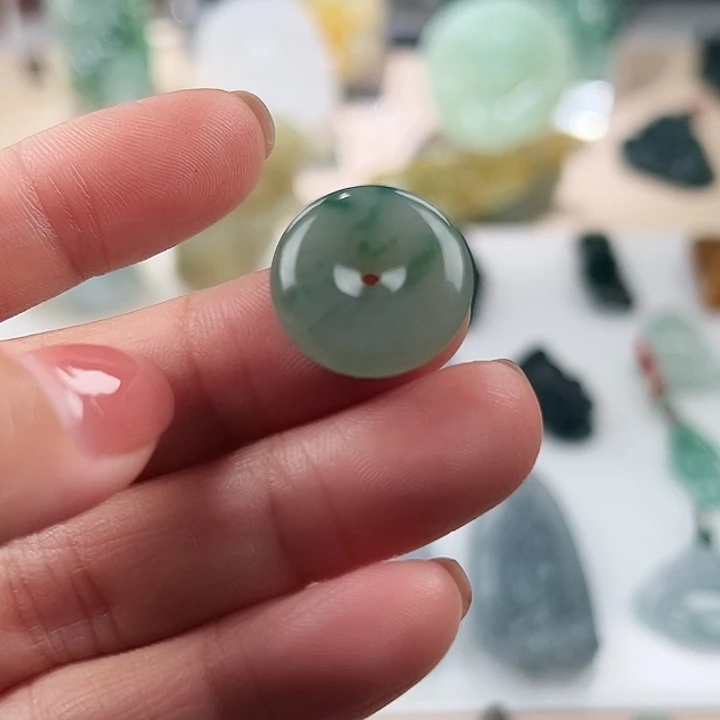 翡翠未镶嵌颈饰平安扣