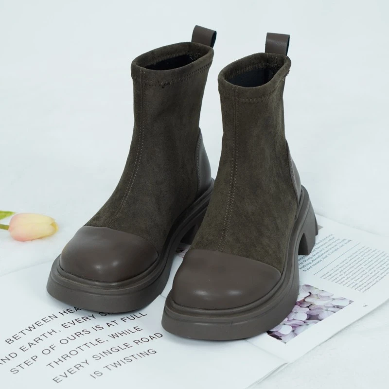 O-555   时尚撤柜户外休闲鞋女式马丁靴卡其色KS8018