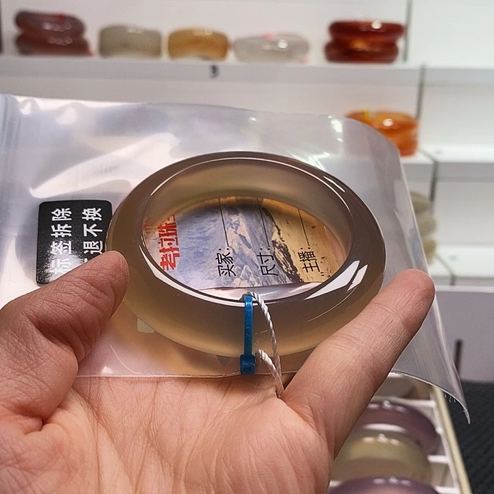 小***阳手镯玛瑙/玉髓未镶嵌有渐变