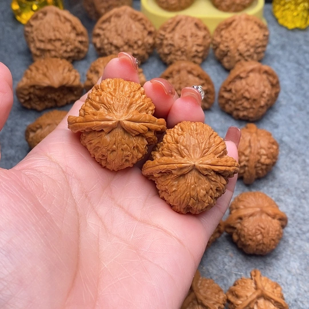 文玩核桃把件精品三角白39全品