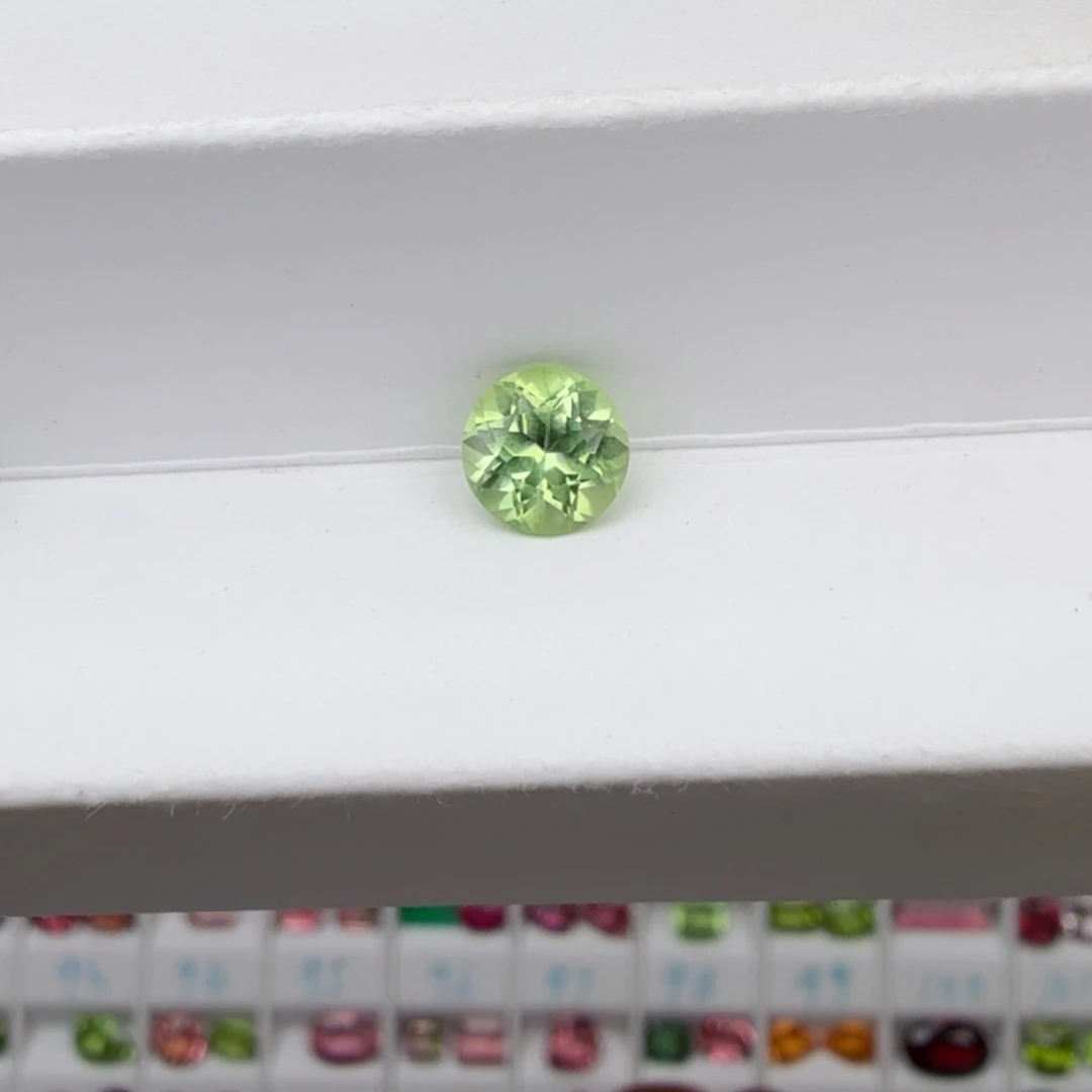 未镶嵌笔搁橄榄石天然1.33克拉