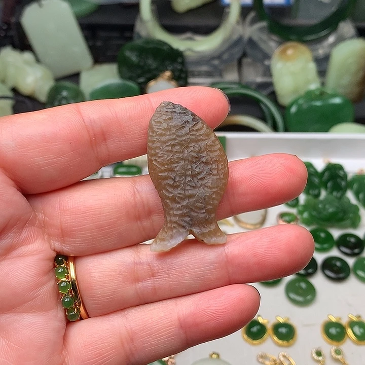 和田玉颈饰未镶嵌娟****》