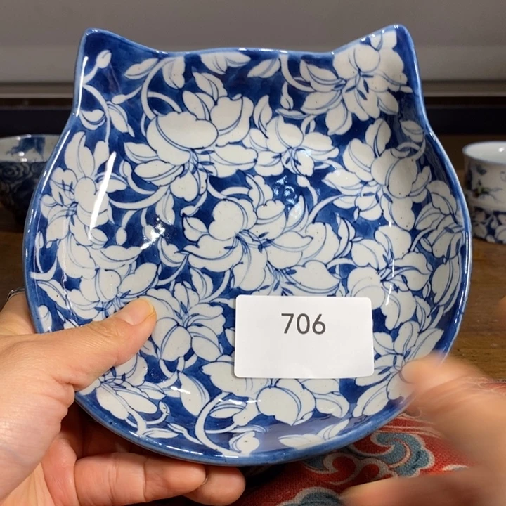 钛合金景德镇手绘百合花猫盘