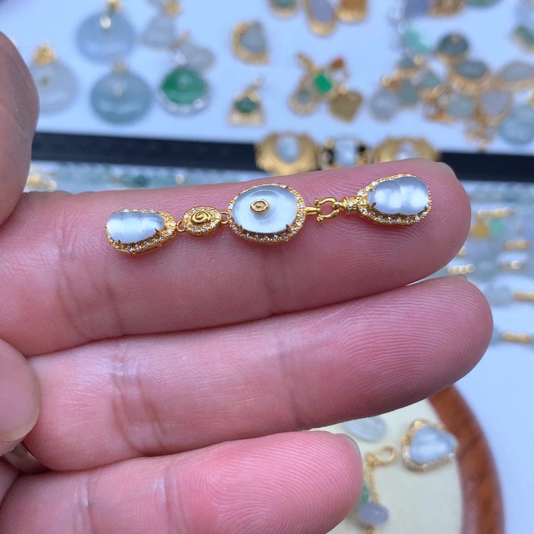 翡翠18K金镶嵌吊坠(不含链)三连