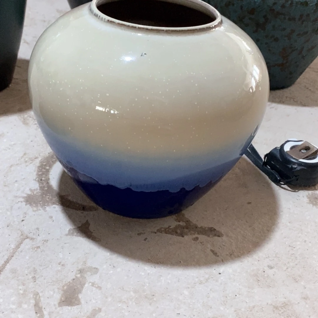 微瑕高17厘米口10厘米