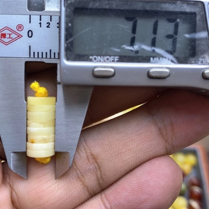 琥珀裸石未镶嵌49号7.1左右隔片微瑕