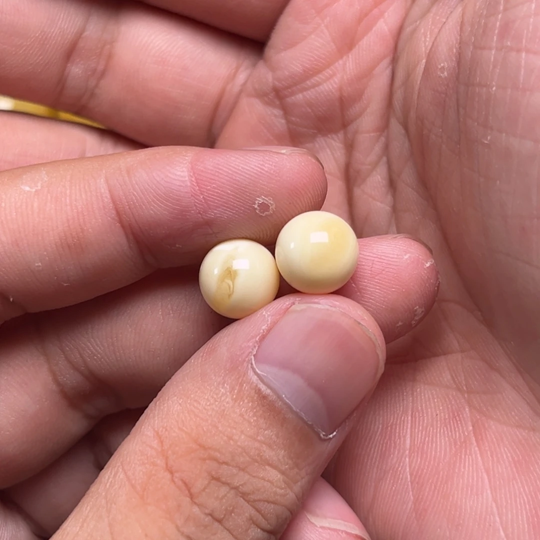 琥珀未镶嵌裸石蜜蜡对珠10和9.8毫米同料