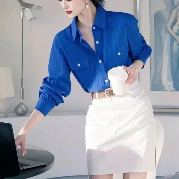 设计感小众别致克莱因蓝polo领长袖衬衫+白色半身裙穿搭女春夏装