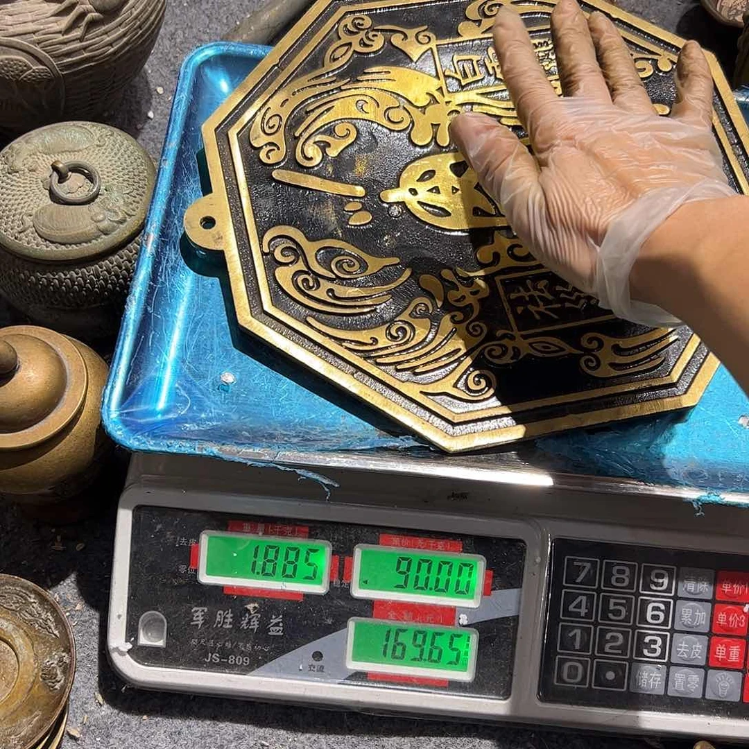 曹*青微瑕疵黄铜摆件工艺品