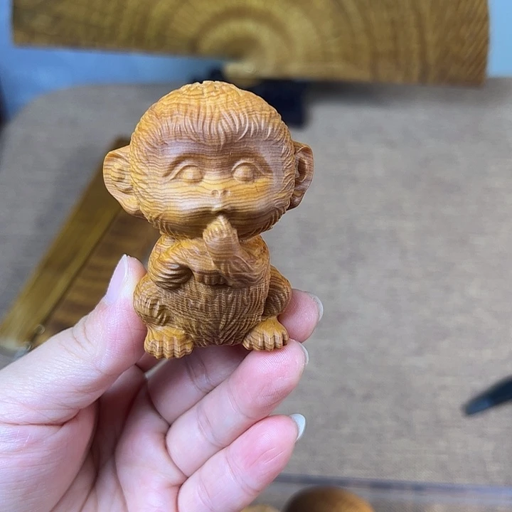 木太行崖柏手把件小萌猴高6.3