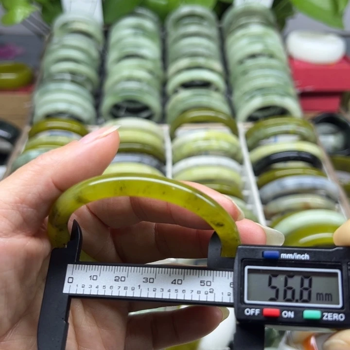 蛇纹石玉未镶嵌手镯51