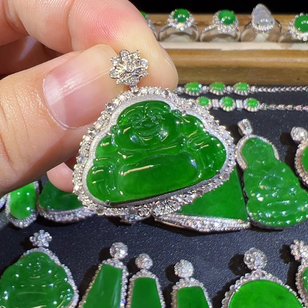 翡翠18K金镶嵌颈饰