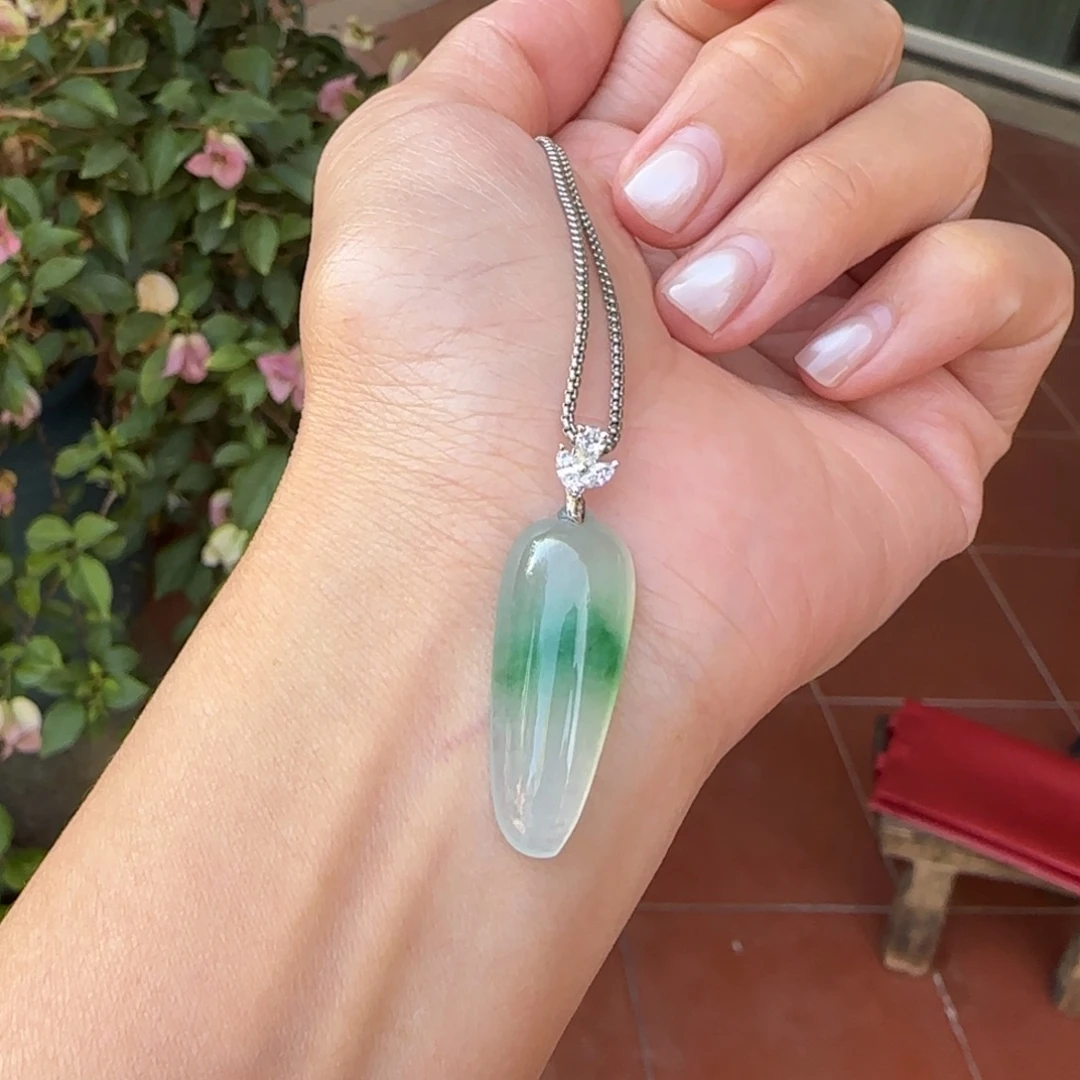 翡翠18K金镶嵌颈饰半山水福瓜