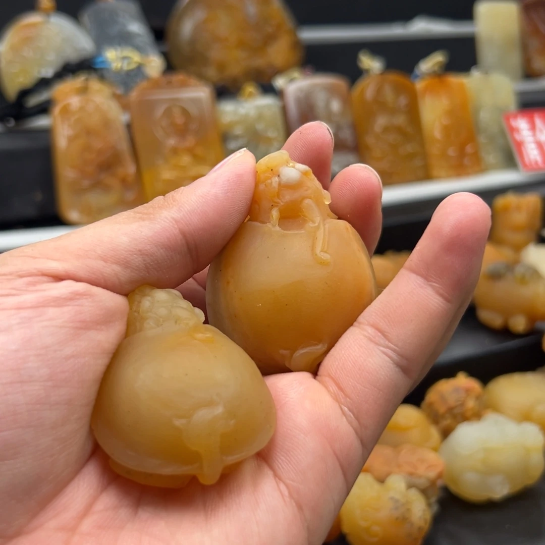 未镶嵌石英质玉（黄龙玉）黄龙玉