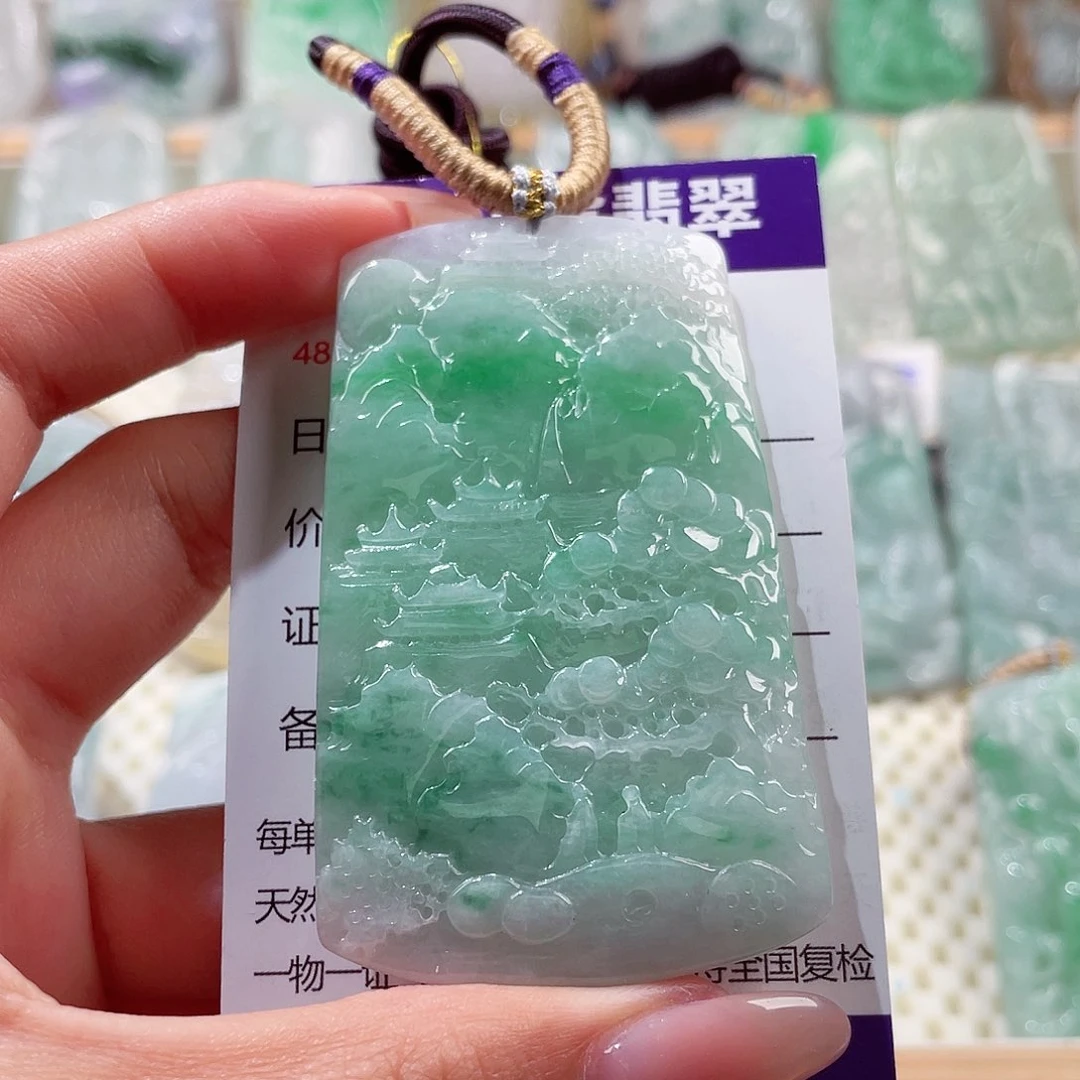 翡翠未镶嵌颈饰山水