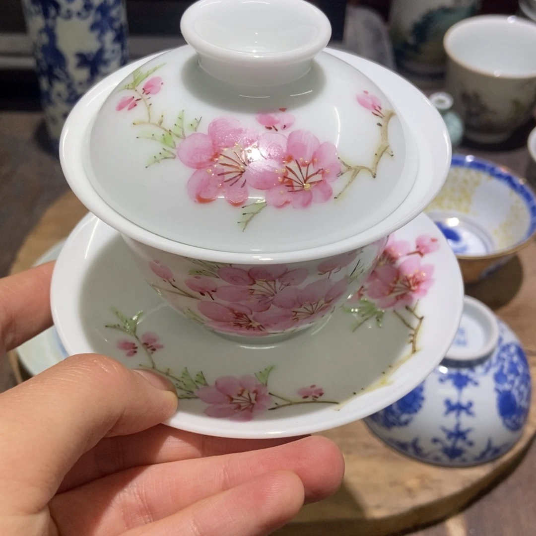 L***e陶瓷艺术品的制作