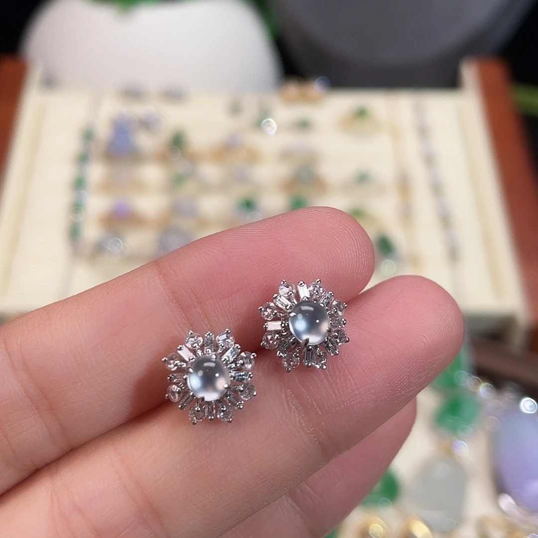 18K金镶嵌翡翠耳饰