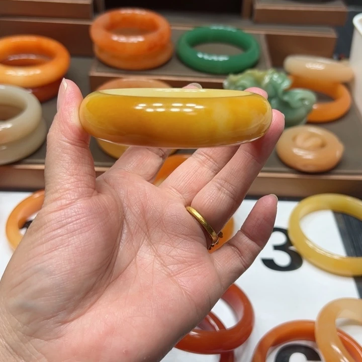 石英质玉（黄龙玉）未镶嵌手镯君